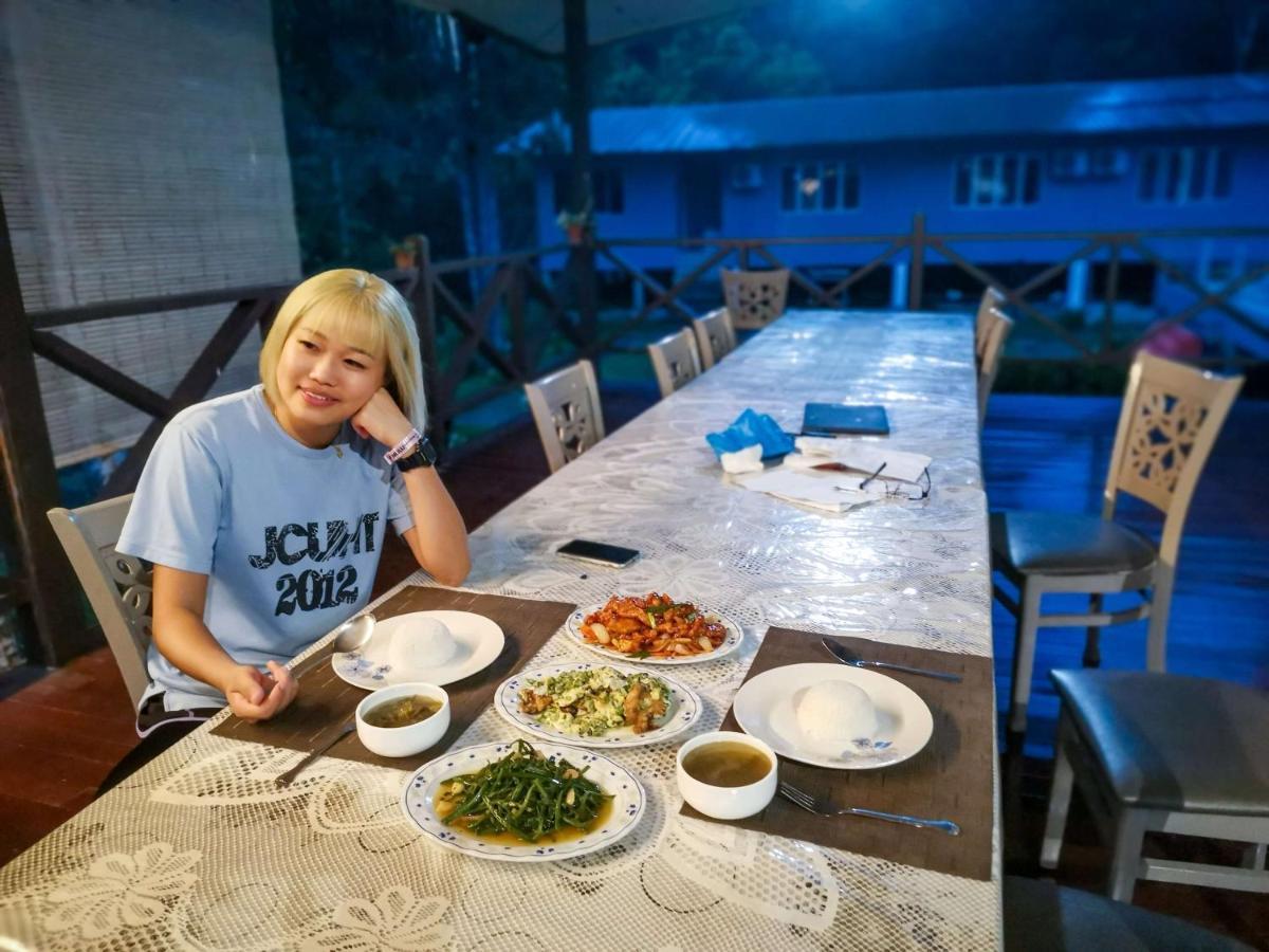 Benarat Lodge Mulu Ngoại thất bức ảnh