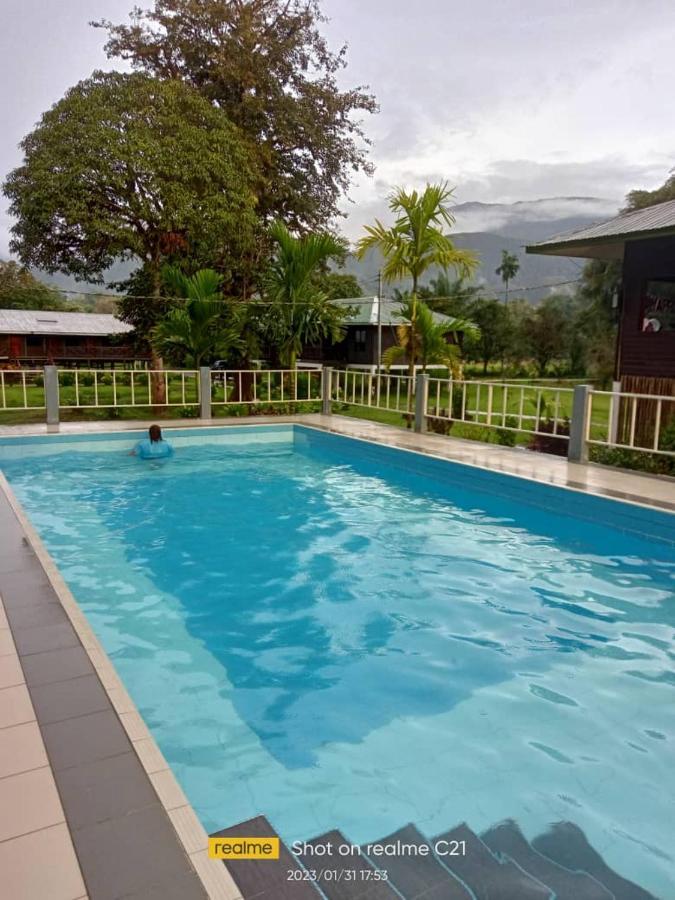 Benarat Lodge Mulu Ngoại thất bức ảnh