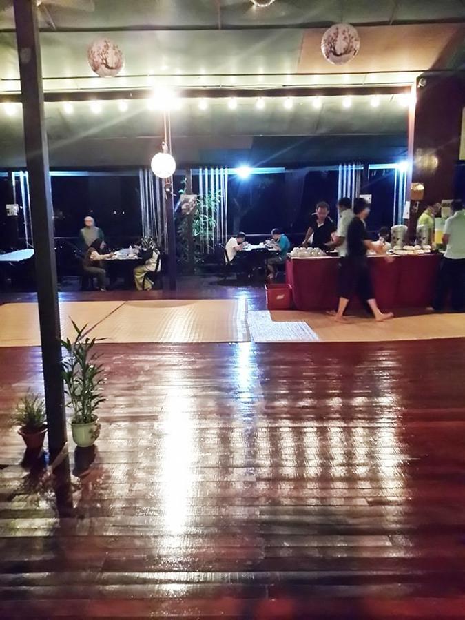 Benarat Lodge Mulu Ngoại thất bức ảnh