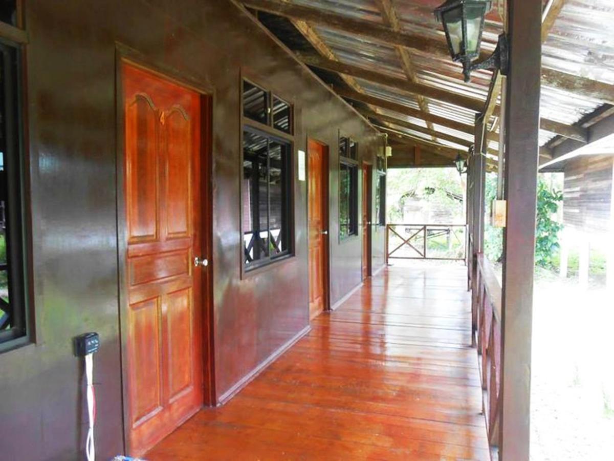 Benarat Lodge Mulu Ngoại thất bức ảnh